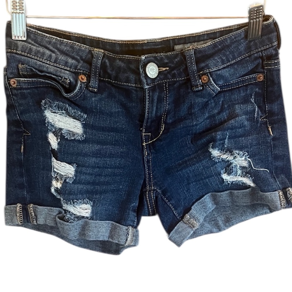 Aeropostale Dark Blue Distressed Jean
Shorts Midi style